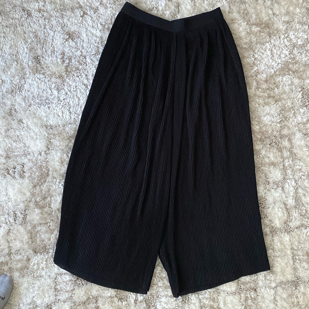 Zara pleated skirt/skort. Black size M